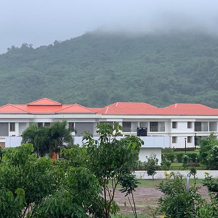 Mizzle Exotica Lonavala Apartment ภายนอก รูปภาพ