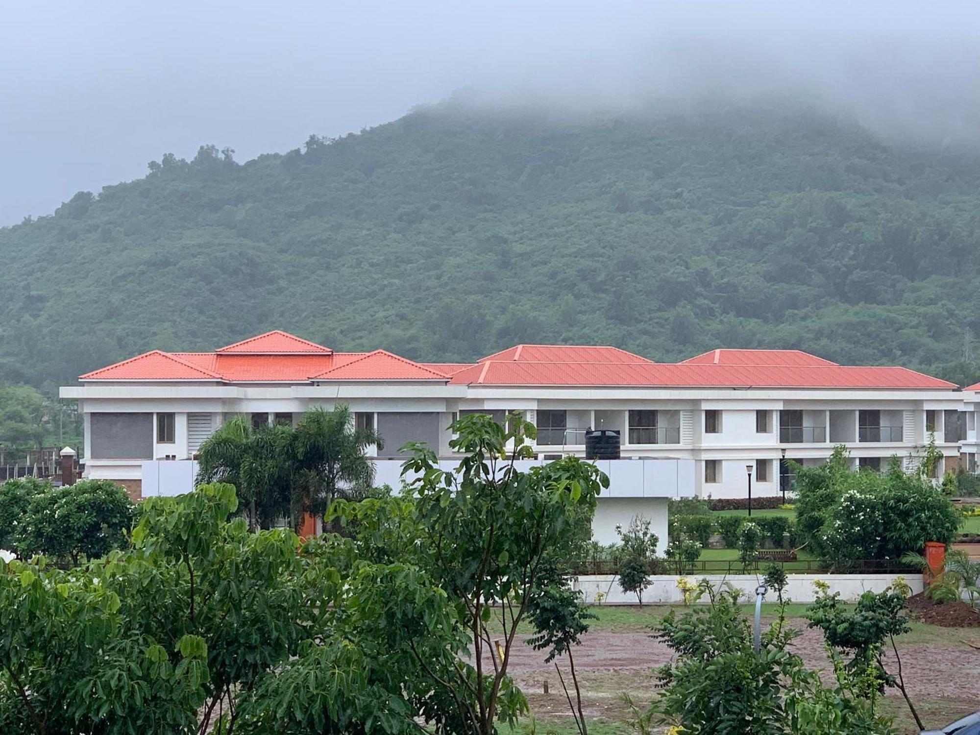 Mizzle Exotica Lonavala Apartment ภายนอก รูปภาพ