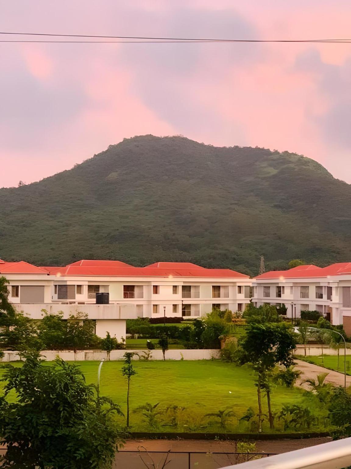 Mizzle Exotica Lonavala Apartment ภายนอก รูปภาพ