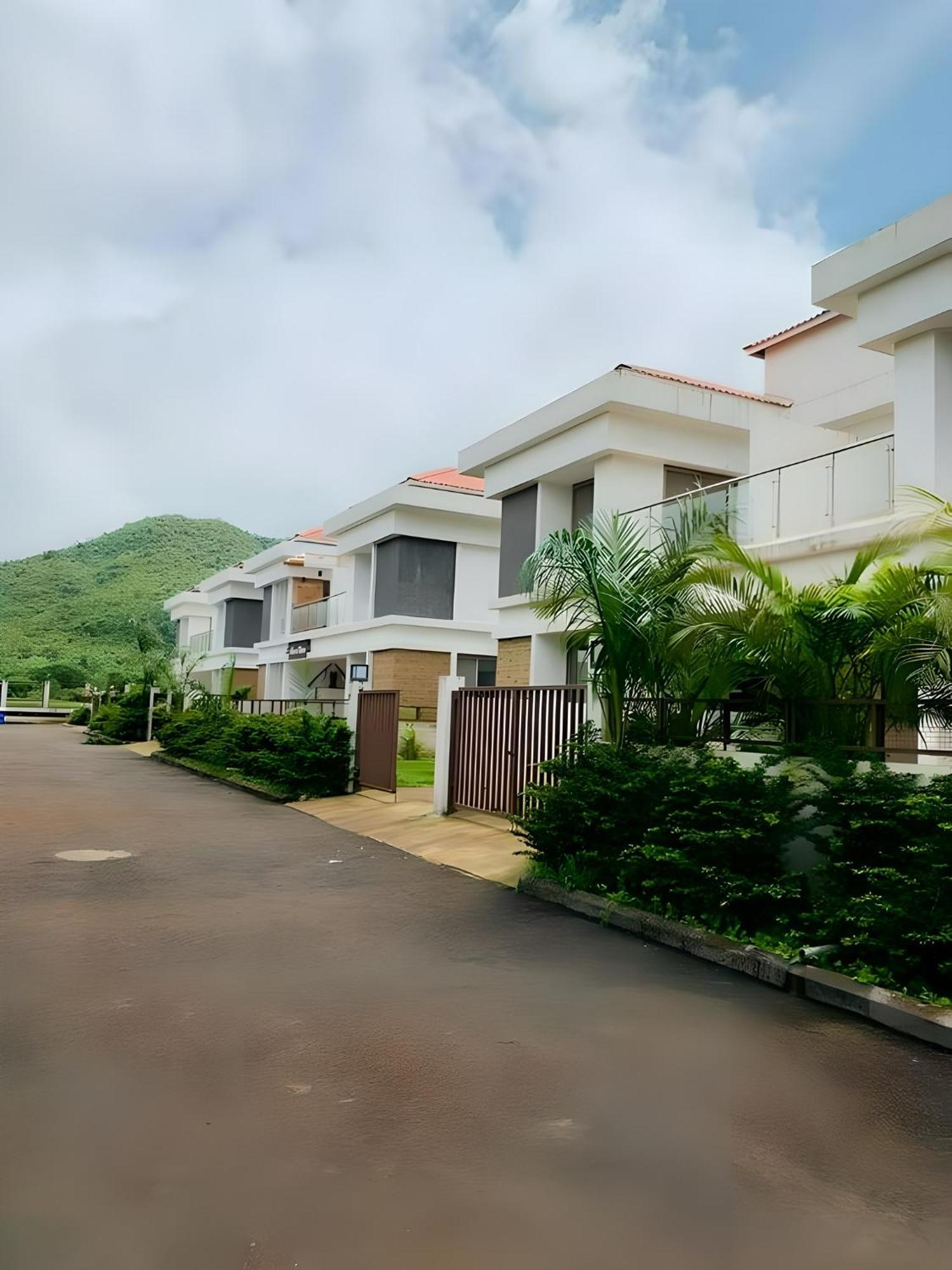 Mizzle Exotica Lonavala Apartment ภายนอก รูปภาพ