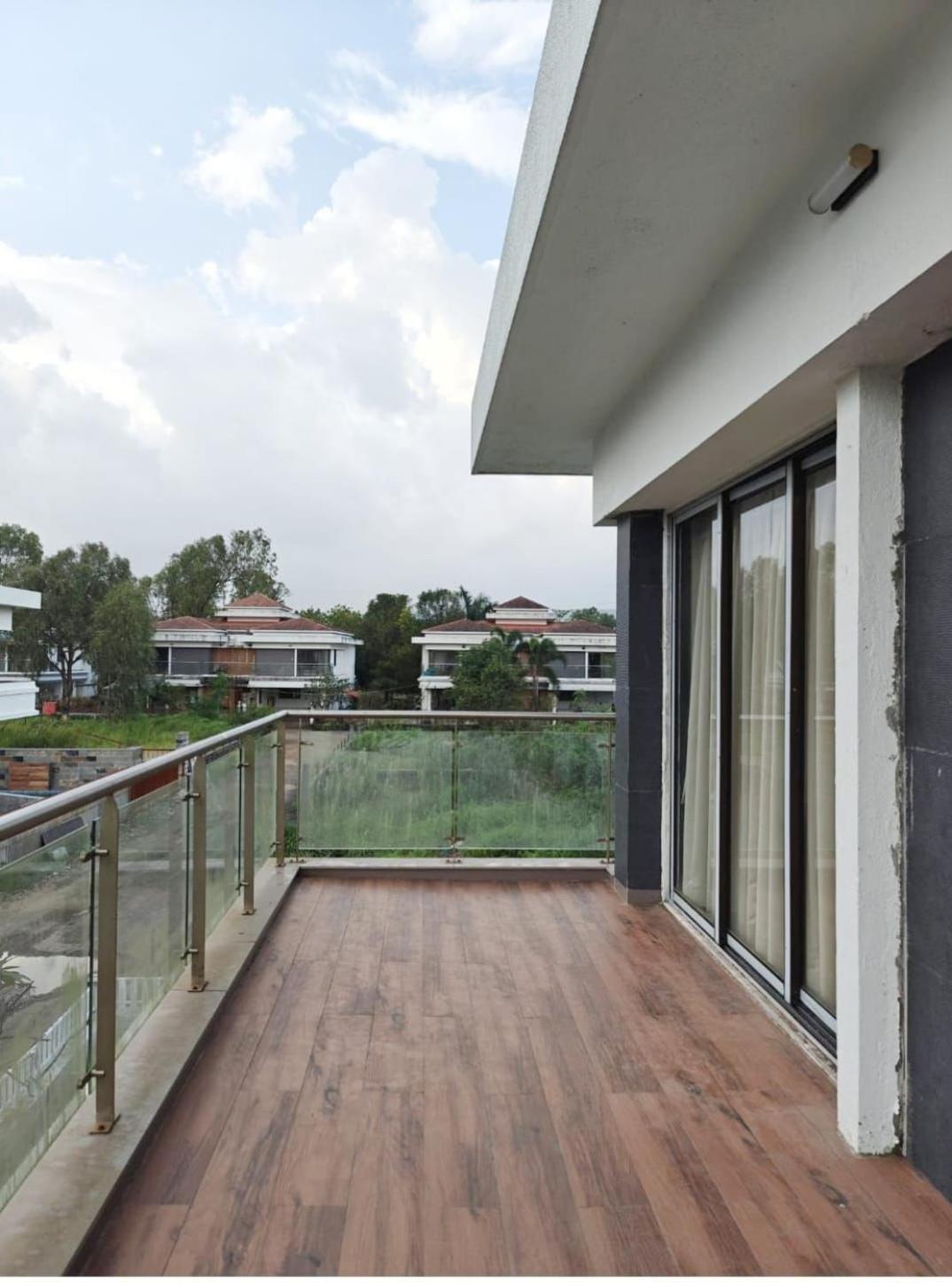 Mizzle Exotica Lonavala Apartment ภายนอก รูปภาพ