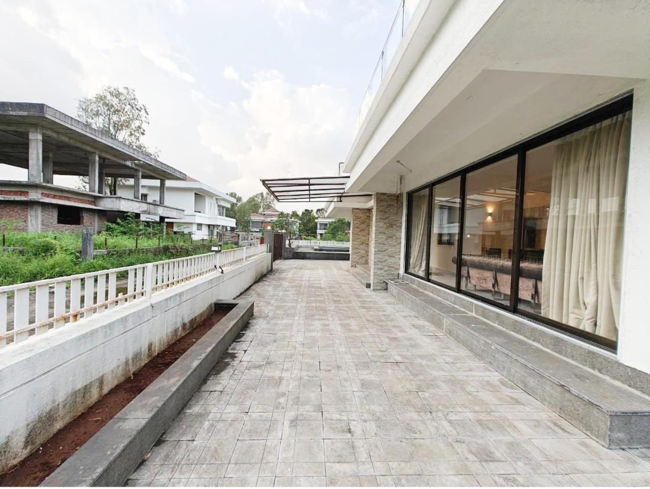 Mizzle Exotica Lonavala Apartment ภายนอก รูปภาพ
