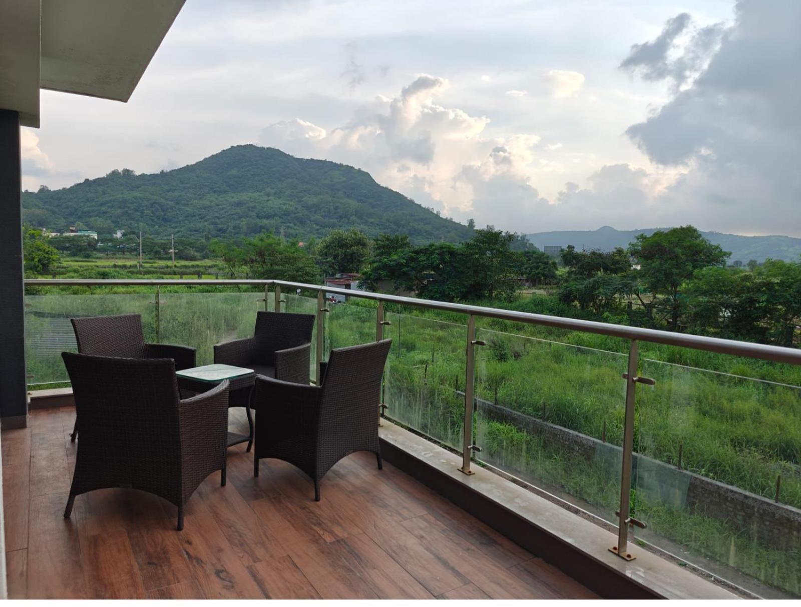 Mizzle Exotica Lonavala Apartment ภายนอก รูปภาพ